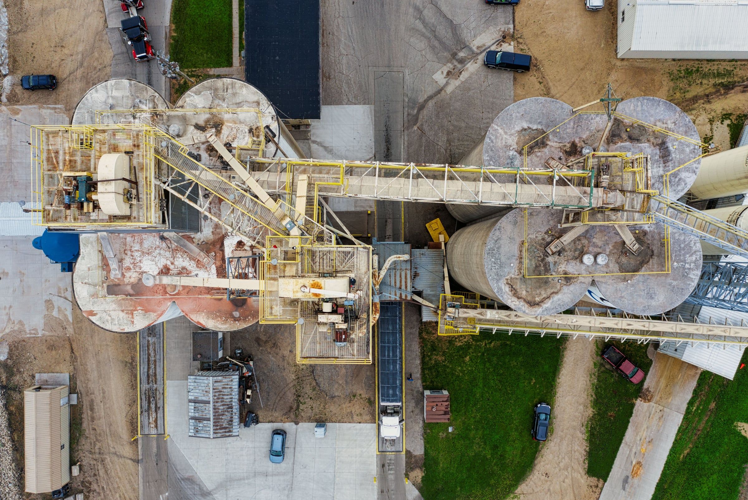 Aerial view of a plant with silos and conveyors and a trailer being loaded beneath the loadout